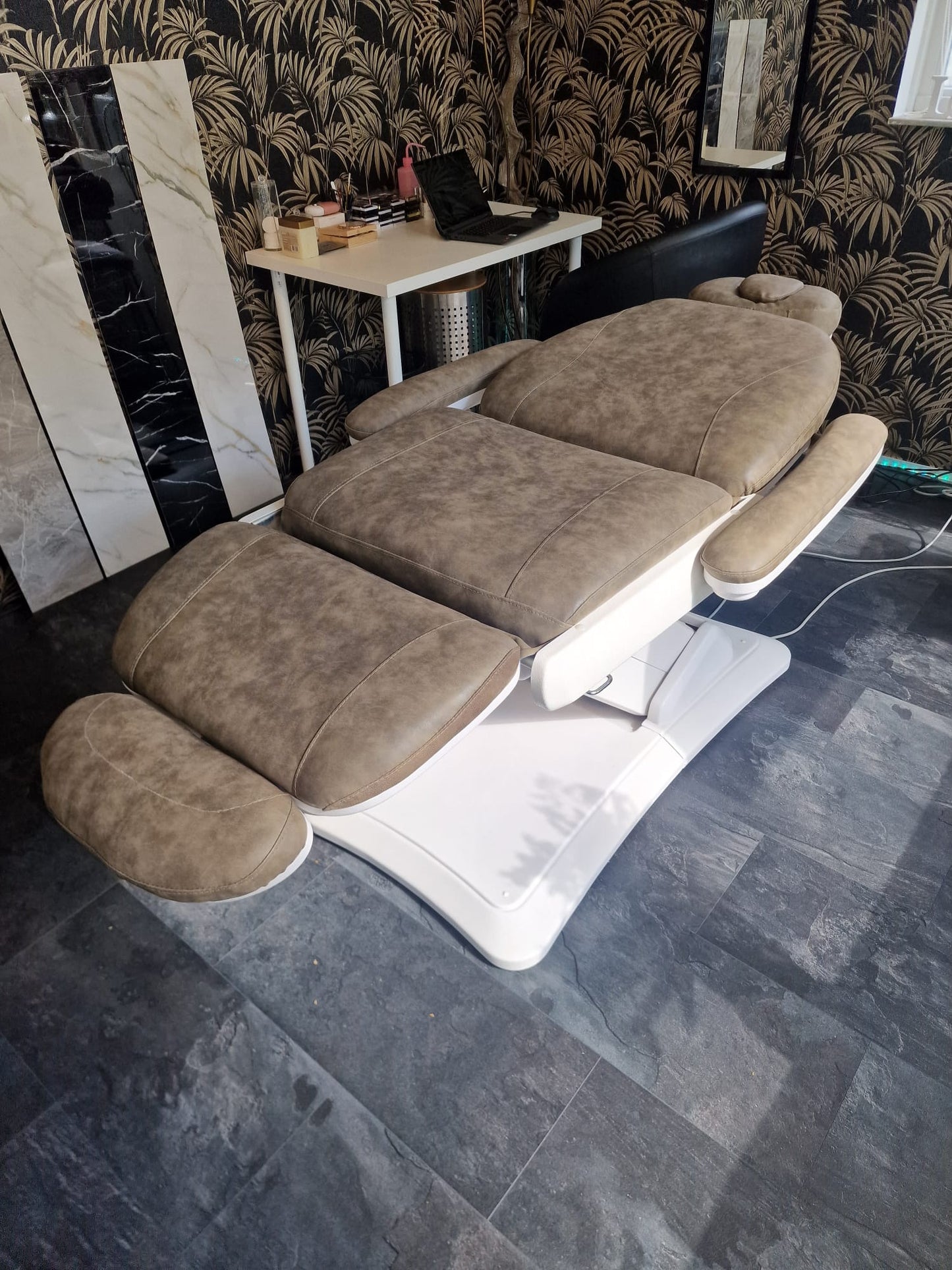 Lounge Living | Professionele Beautybehandelstoel – 3 Motorig, Kunstleer