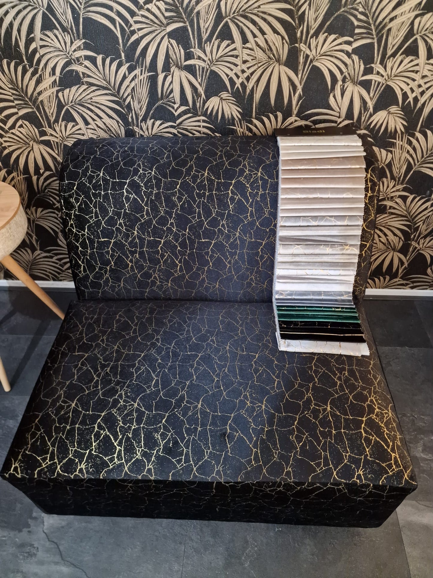 Lounge Living | zwart-gouden velours bank